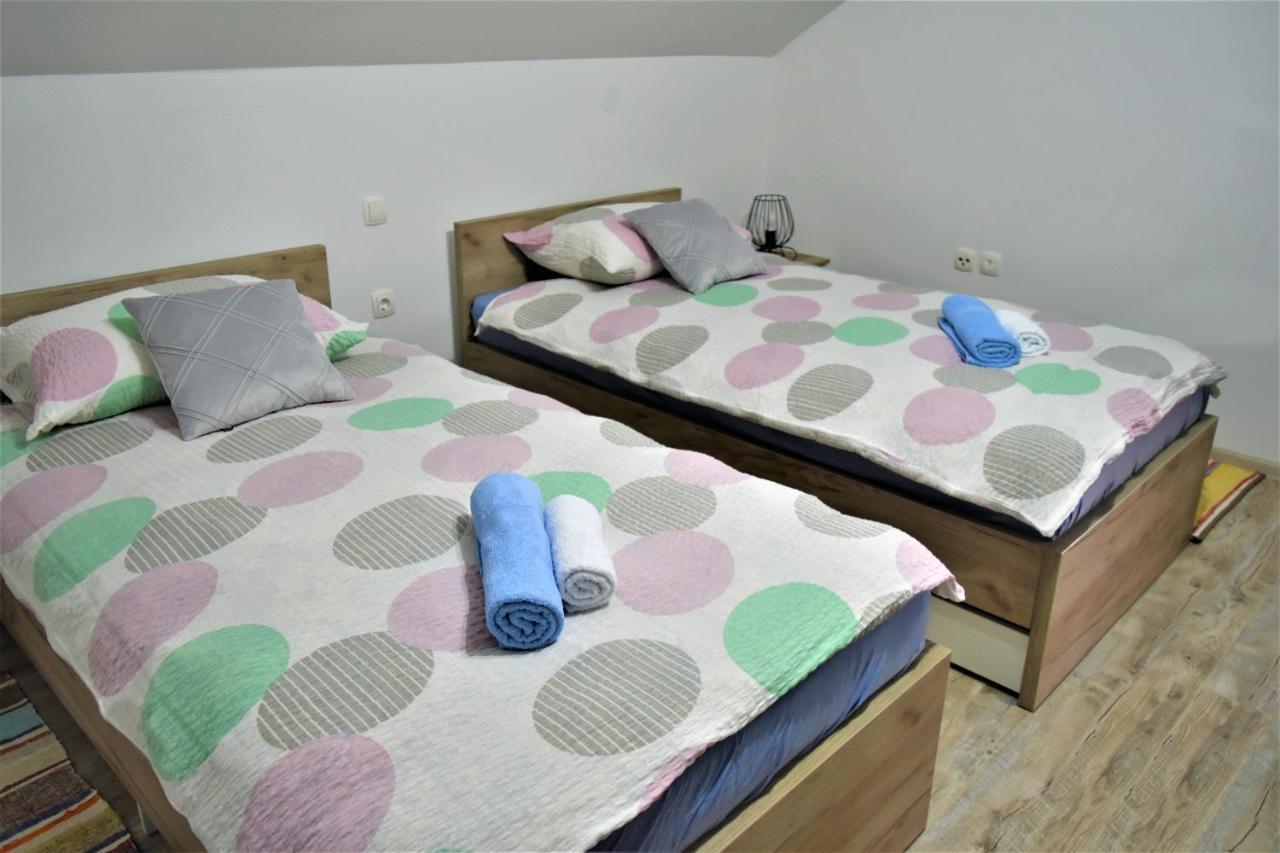 Guest House Tonka Otočac Extérieur photo
