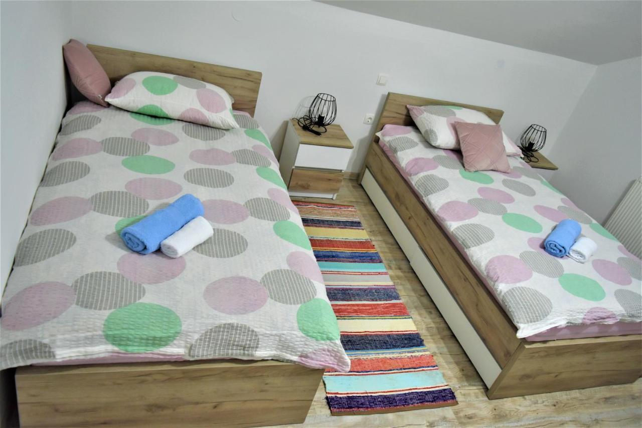 Guest House Tonka Otočac Extérieur photo