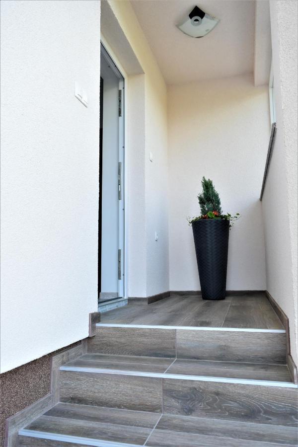 Guest House Tonka Otočac Extérieur photo